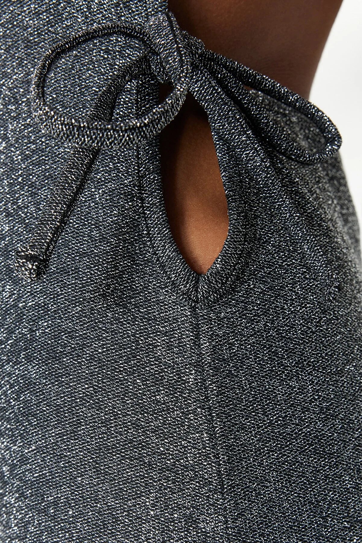 Black Form-fitting Knitted Shiny Piping Evening Dress