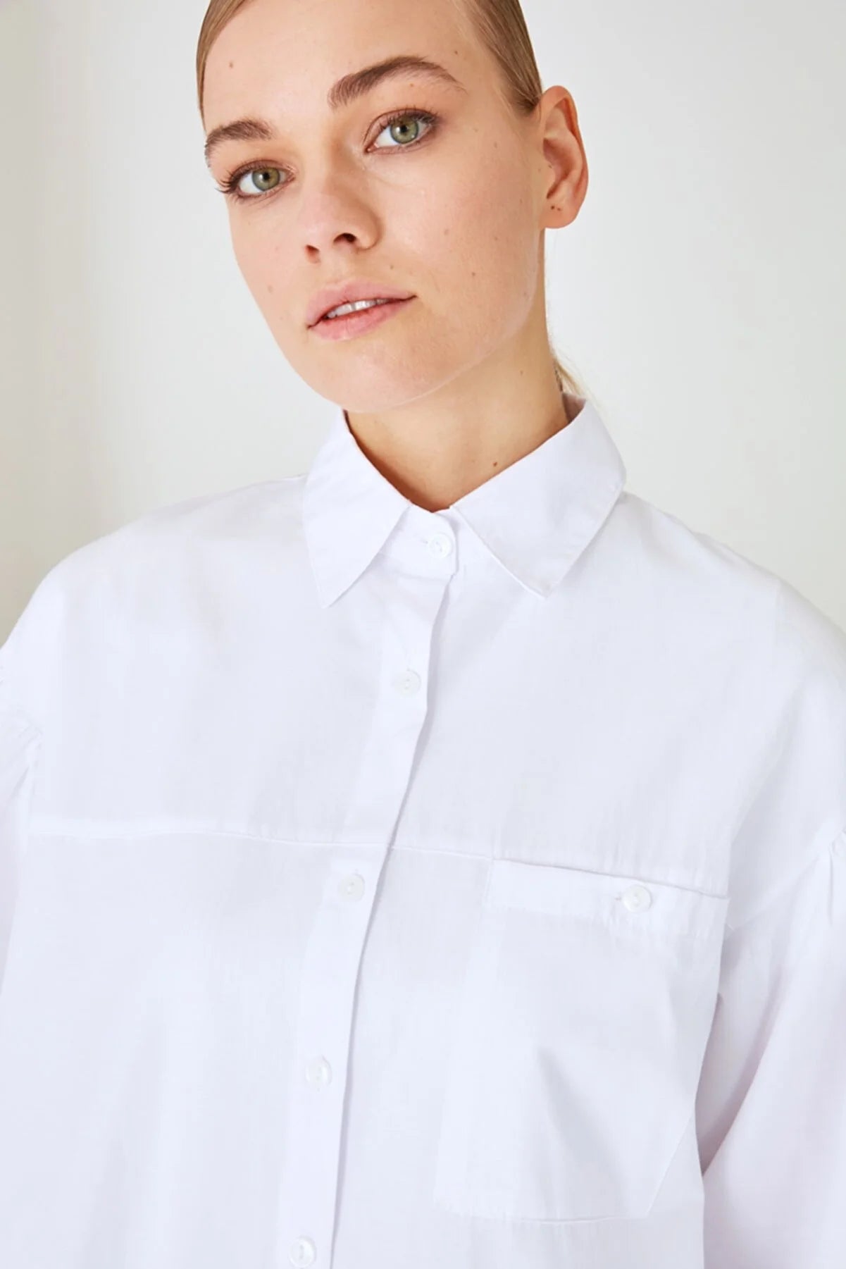 White Balloon Back Sleeve Long Pocket Detailed Basic Woven Shirt