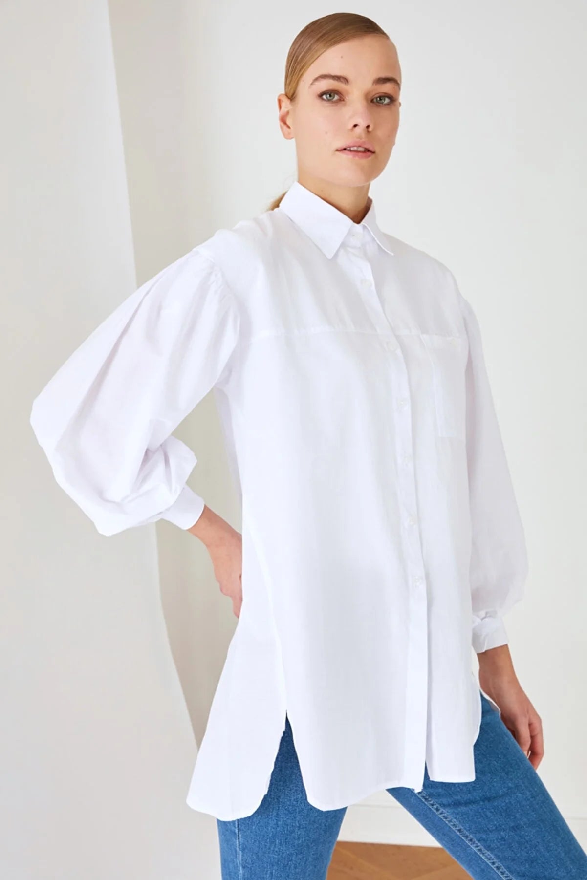 White Balloon Back Sleeve Long Pocket Detailed Basic Woven Shirt