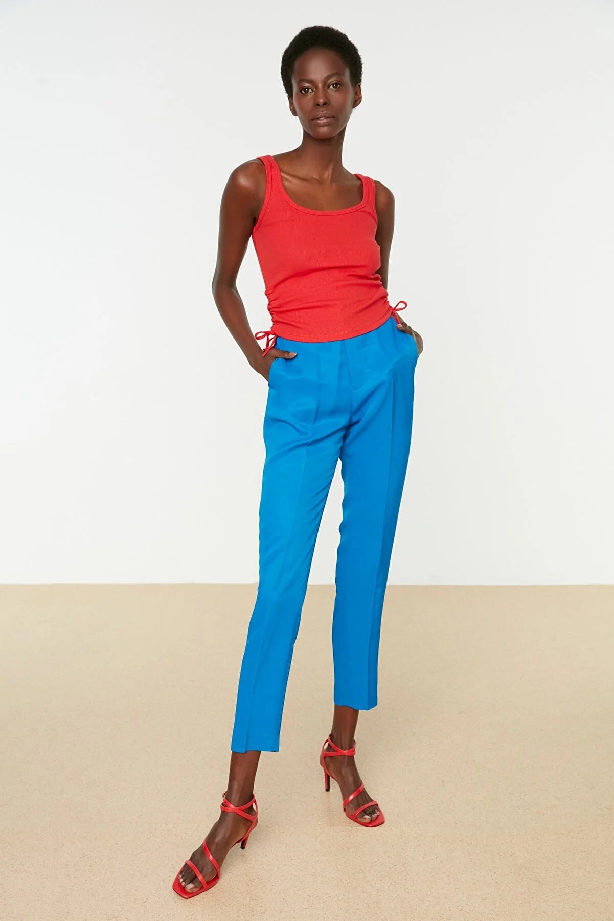 Red Ruffle Detailed Corduroy Knitted Singlet
