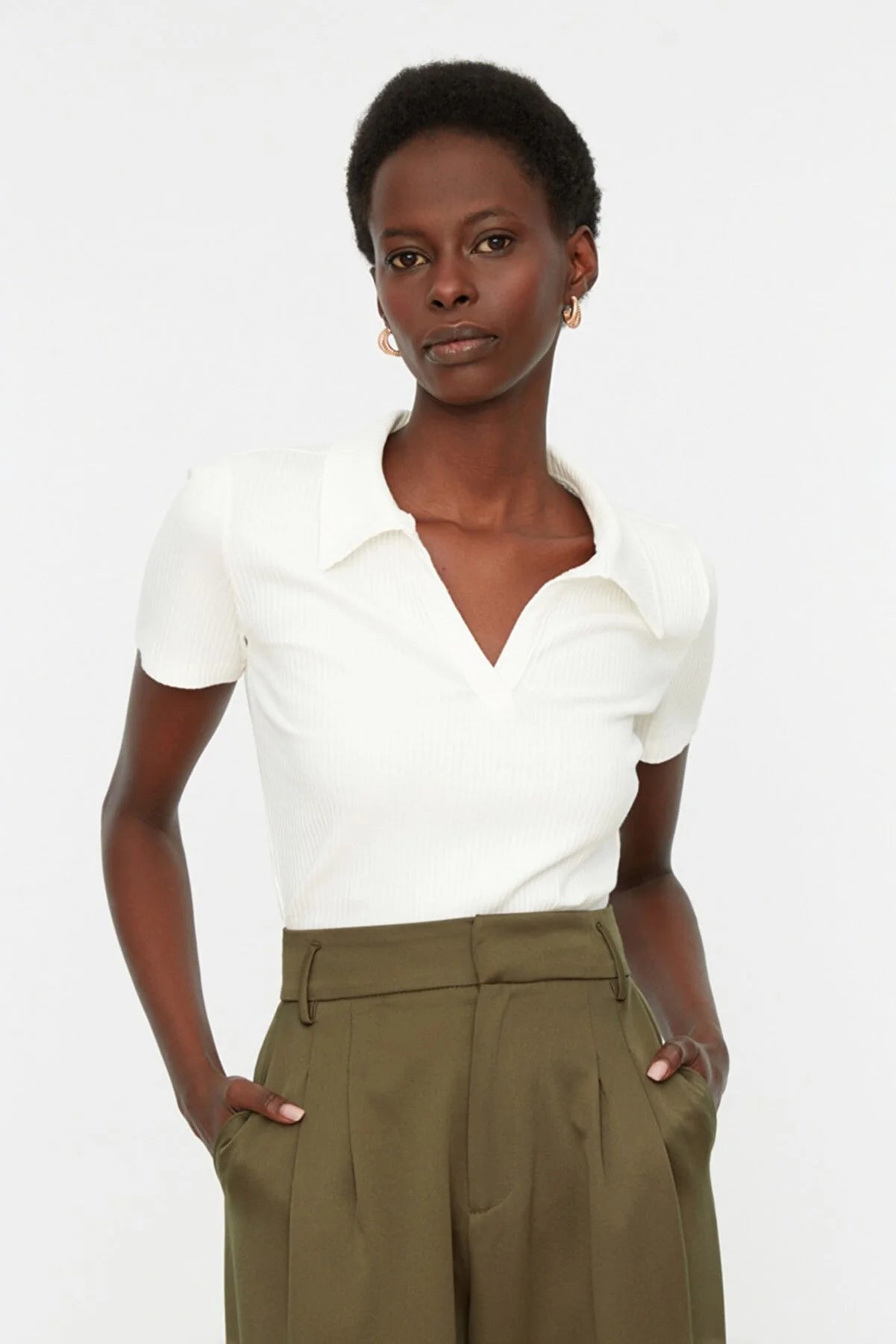 White V Neck Crop Knitted Blouse