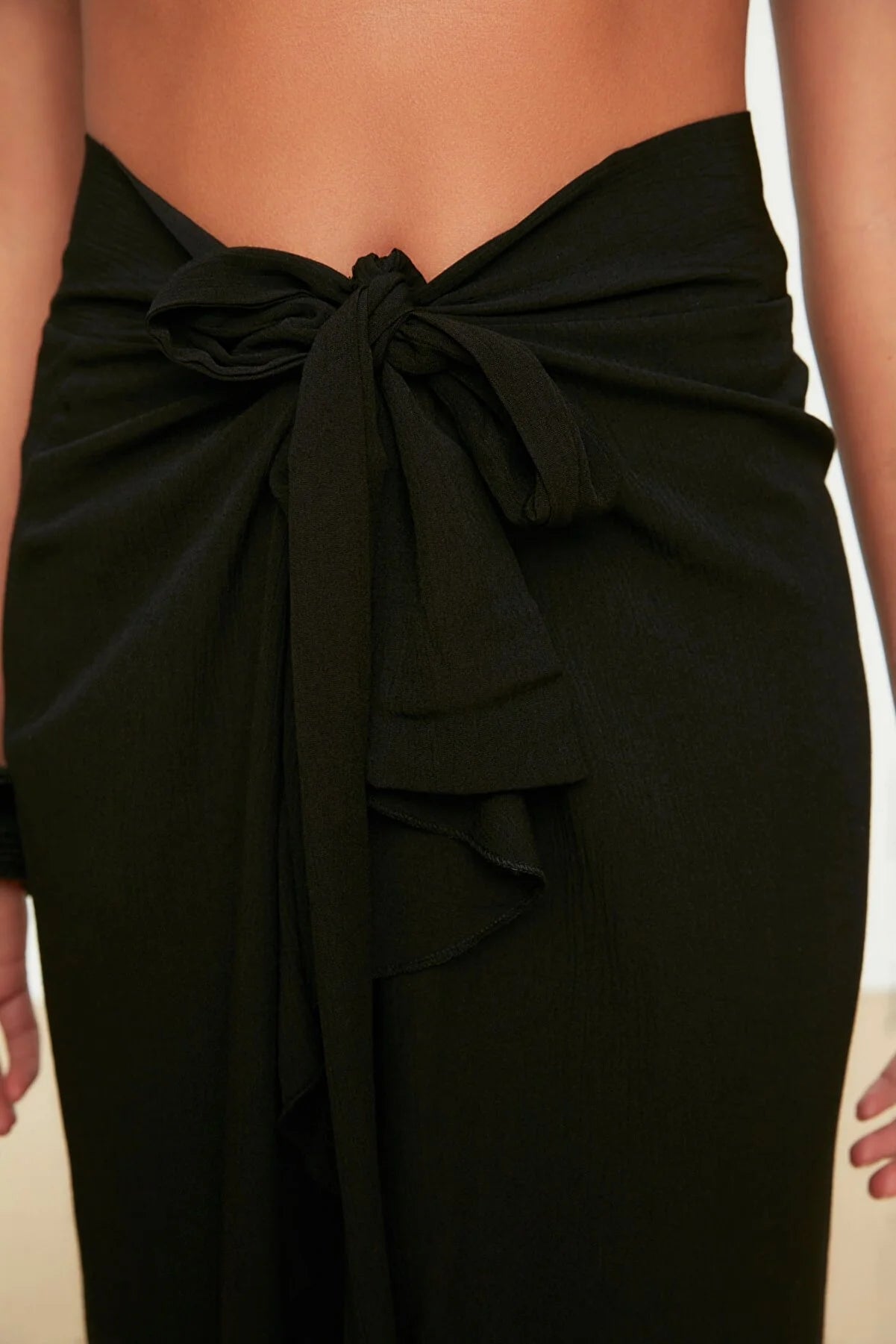 Black Flywheel Detailed Viscose Skirt
