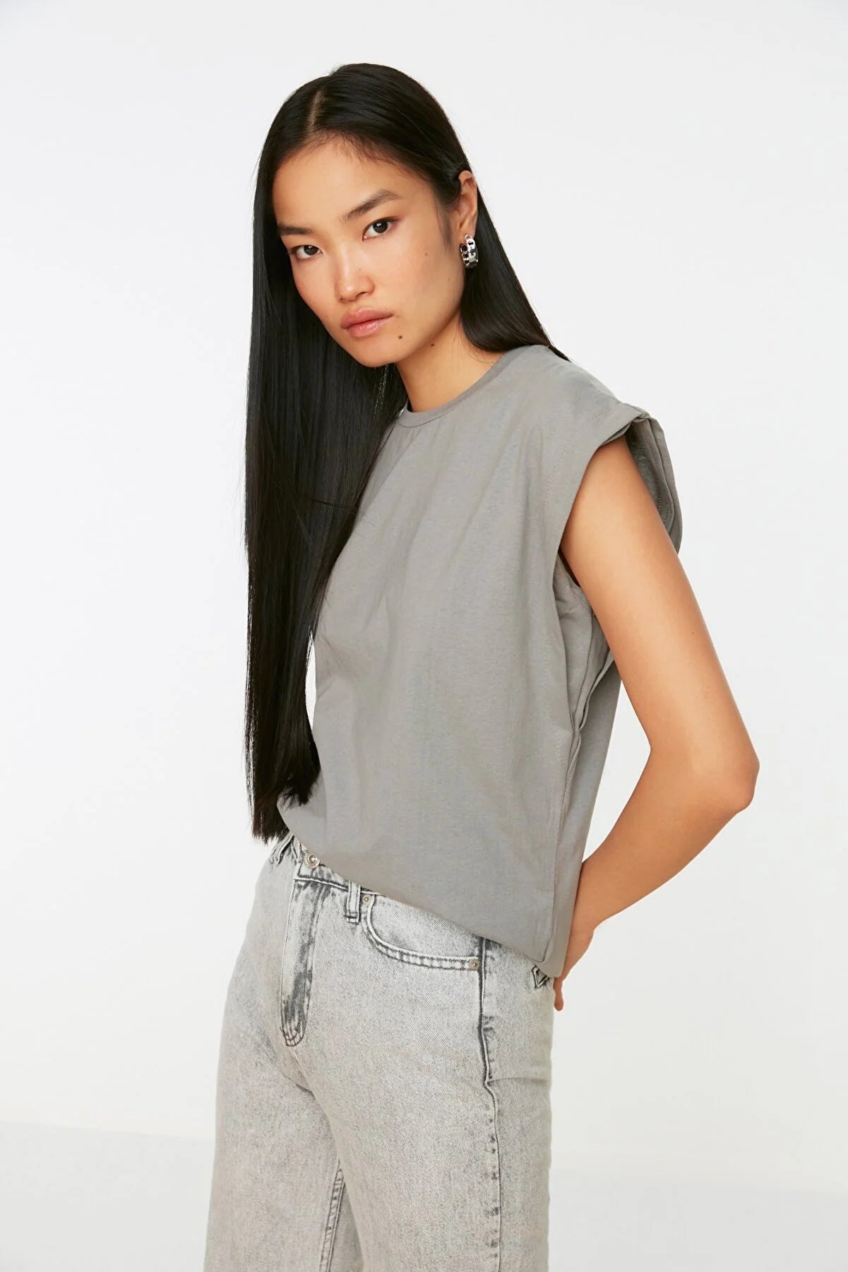 Gray Sleeveless Basic Knitted T-Shirt