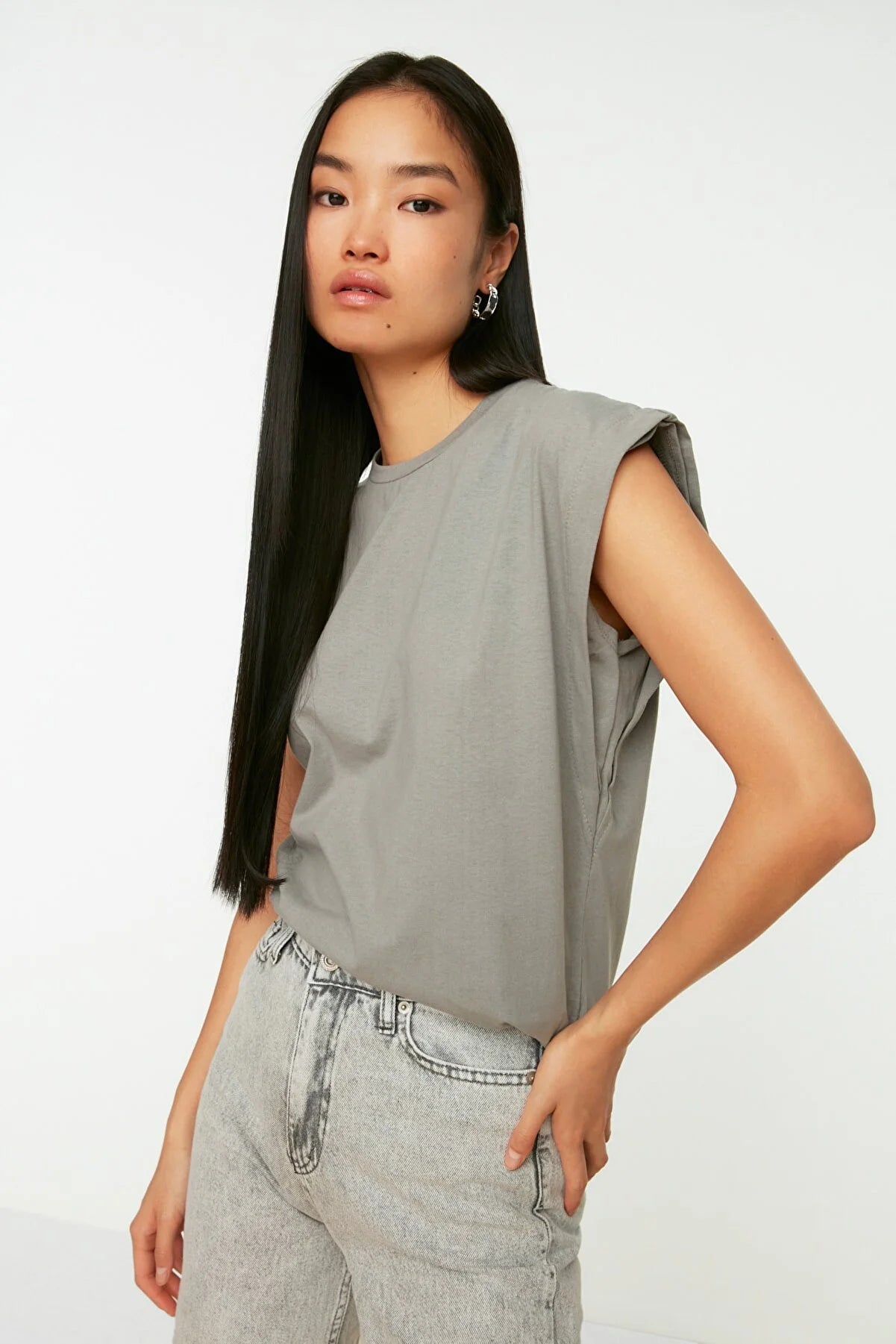 Gray Sleeveless Basic Knitted T-Shirt