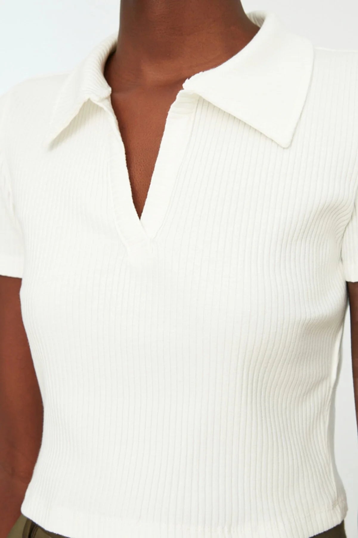 White V Neck Crop Knitted Blouse